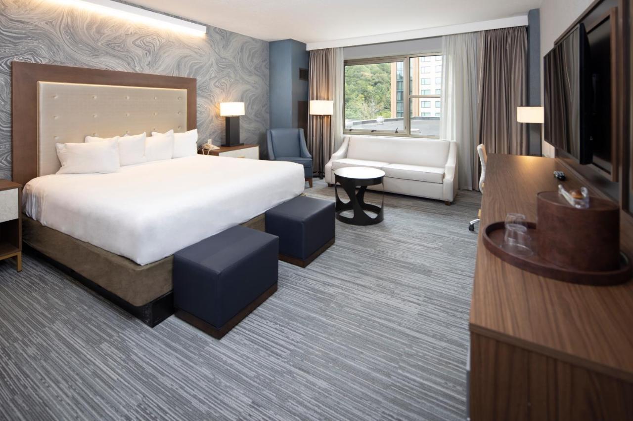 Mountain Deluxe Room, 1 King, Non Smoking,1594014330:JPEG