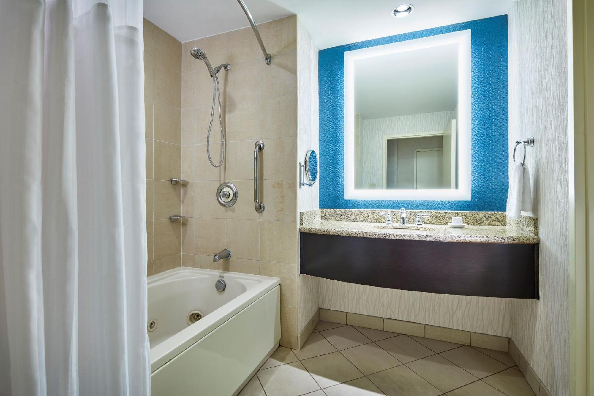 Soco Deluxe Room, 1 King, Non Smoking,1743625263:JPEG